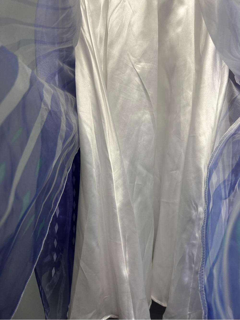 Disney Girls' Iridescent White and Purple Elsa Costume Dress size 7-8 - Picture 12 of 13